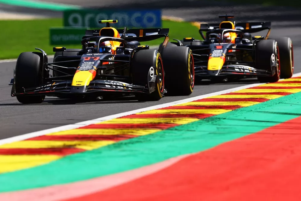 Sergio P&eacute;rez y Max Verstappen, Red Bull Racing RB20
