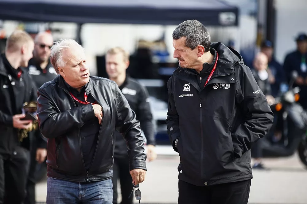 Gene Haas, propietario y fundador del equipo Haas F1, y Guenther Steiner, director del equipo Haas F1 Team