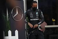 F1: Hamilton diz que Mercedes tem "trabalho a fazer" em ritmo de classificação para GP da Arábia Saudita