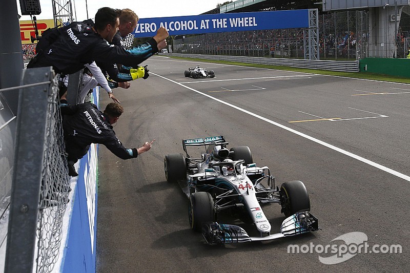 Fotogallery: Hamilton e la Mercedes fanno festa a casa della Ferrari a Monza