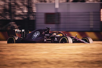 Egy kis ízelítő: hétfő reggel debütál a 2019-es Alfa Romeo Racing (videó)