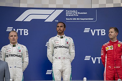 Hamilton nem akart felállni a dobogóra Oroszországban, és nem érti a Ferrari taktikáját