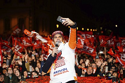 Große WM-Party: Marc Marquez feiert mit seinen Fans in seiner Heimatstadt