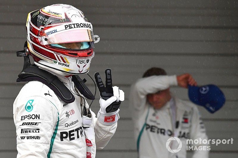 El poleman Lewis Hamilton, Mercedes AMG F1 celebra en parc ferme
