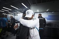 Mercedes: Vitória de Hamilton em Baku "não parece certa"