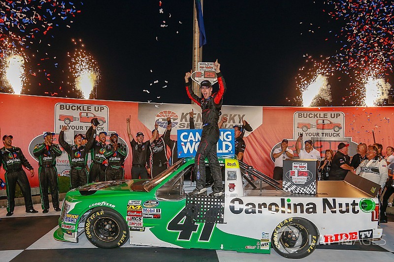 Pit strategy helps Ben Rhodes earn Kentucky Truck win