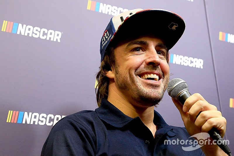 Alonso vor NASCAR-Test in Johnsons Chevy: