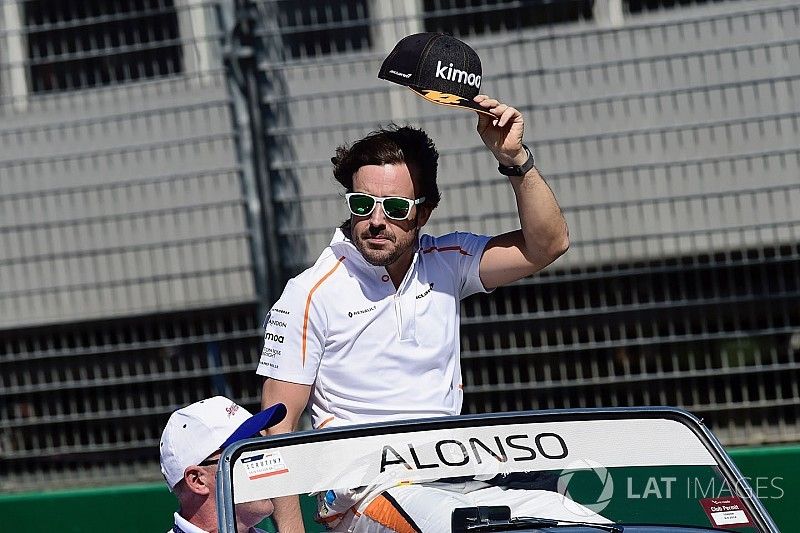 Fernando Alonso, McLaren en el desfile de pilotos