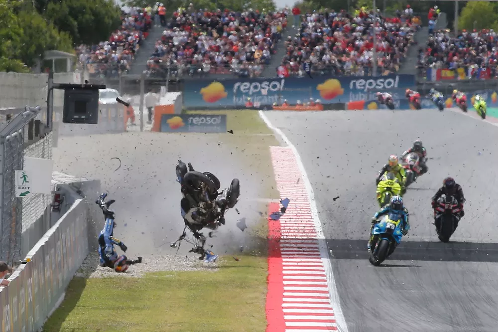 Alex Marquez, Gresini Racing, Pedro Acosta, Red Bull KTM Factory Racing crash