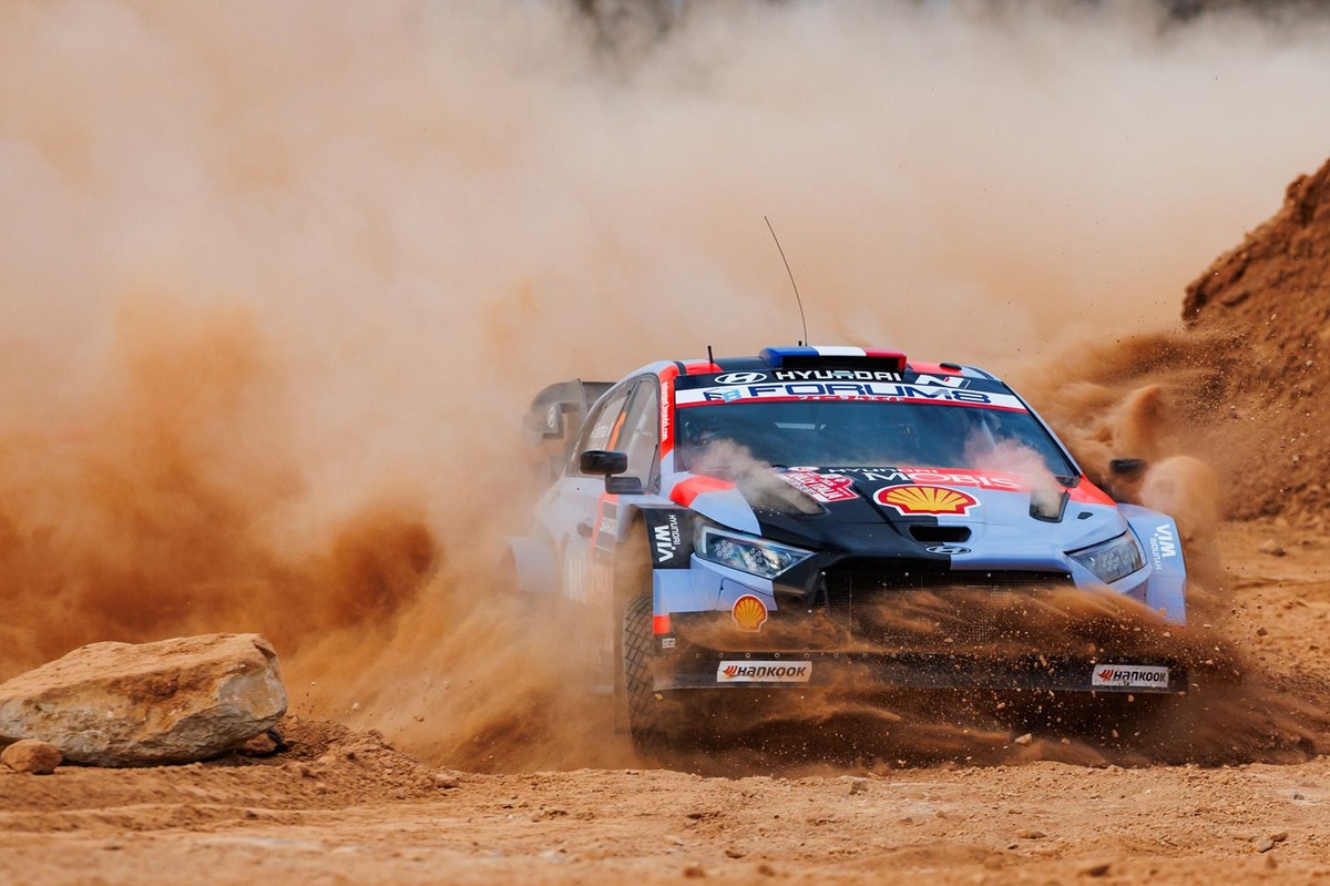 WRC | Rally Italia Sardegna, PS2-4: le Hyundai di Fourmaux e Neuville balzano al comando