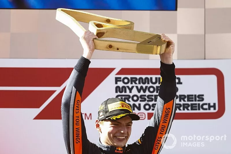 Max Verstappen, Red Bull Racing, 1e plaats, op het podium