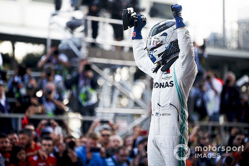 Ganador de la carrera Valtteri Bottas, Mercedes AMG F1