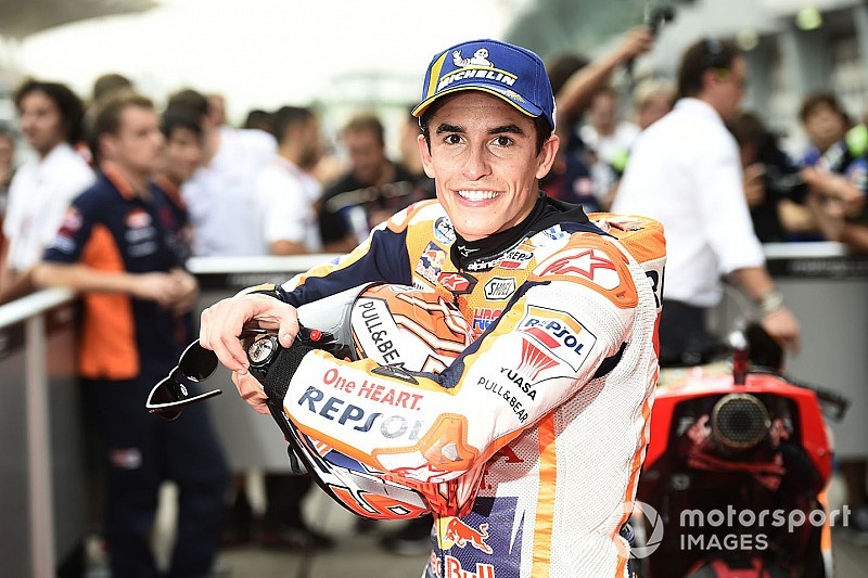 Los médicos creen que la musculatura de Márquez le permitirá acortar su recuperación