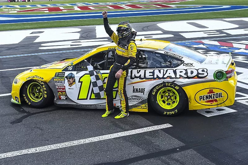 Ryan Blaney, Team Penske, Ford Fusion Menards/Pennzoil