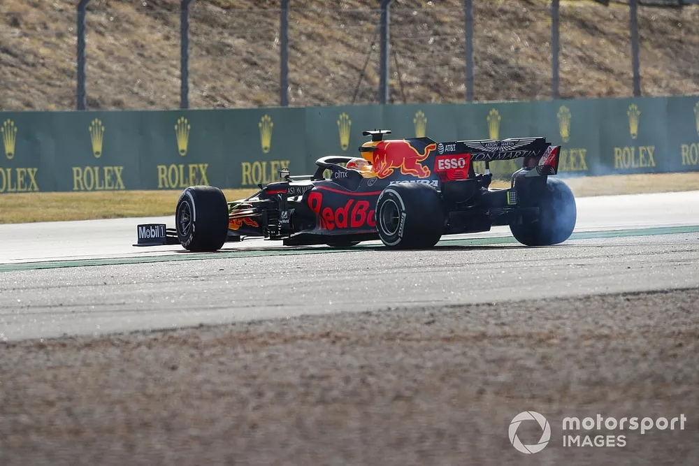 Max Verstappen, Red Bull Racing RB16 spins