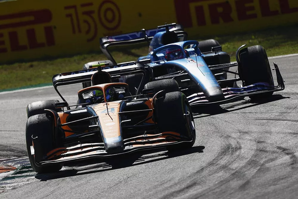 Lando Norris, McLaren MCL36, Fernando Alonso, Alpine A522