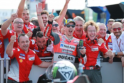 Lorenzo logra la pole y récord en Misano