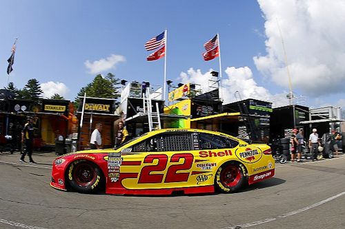 Logano manda en la práctica final en Michigan y Suárez en 12°