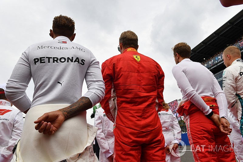 Vettel a hibáival ötszörös világbajnokká koronázhatja Hamiltont