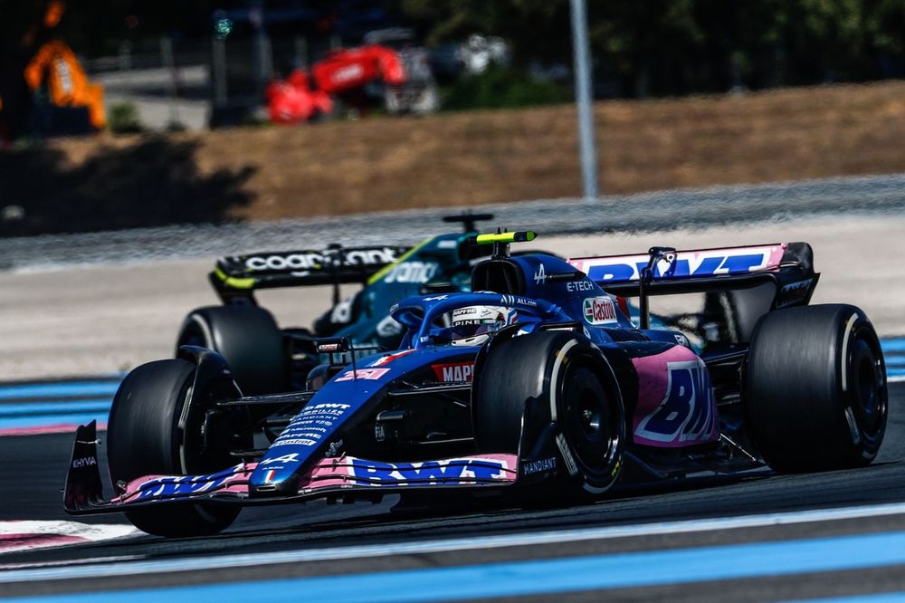 Esteban Ocon, Alpine A522, Lance Stroll, Aston Martin AMR22