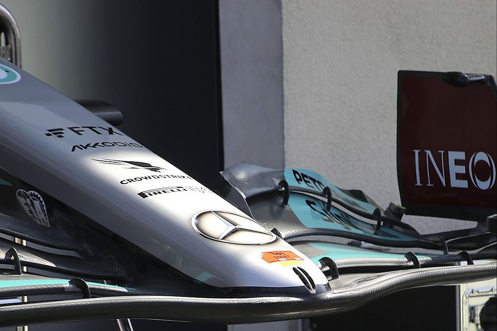 Mercedes W13 front wing