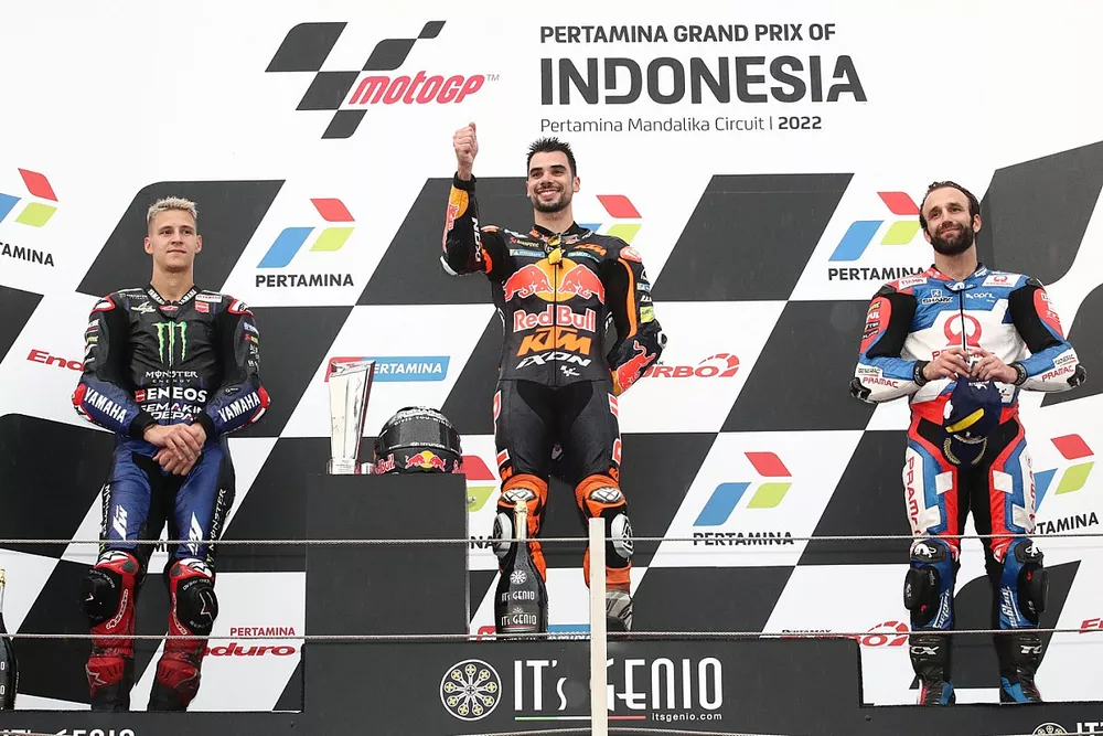 Le vainqueur Miguel Oliveira, Red Bull KTM Factory Racing, le deuxi&egrave;me Fabio Quartararo, Yamaha Factory Racing, le troisi&egrave;me Johann Zarco, Pramac Racing sur le podium