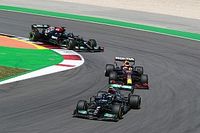 Hamilton : Un rapide coup d'œil a permis à Verstappen de me doubler