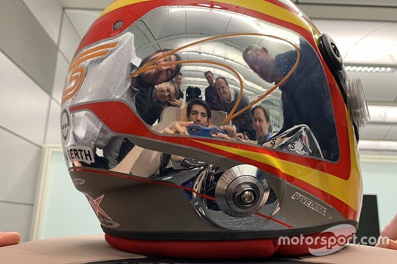 Casco de Carlos Sainz Jr. McLaren