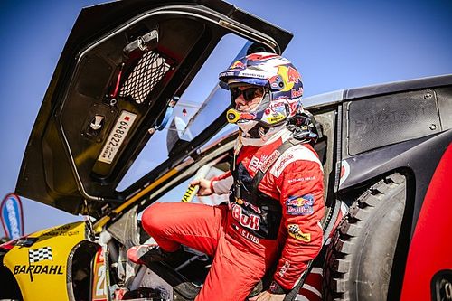 Loeb duda sobre la estrategia con Al Attiyah en el Dakar 2024