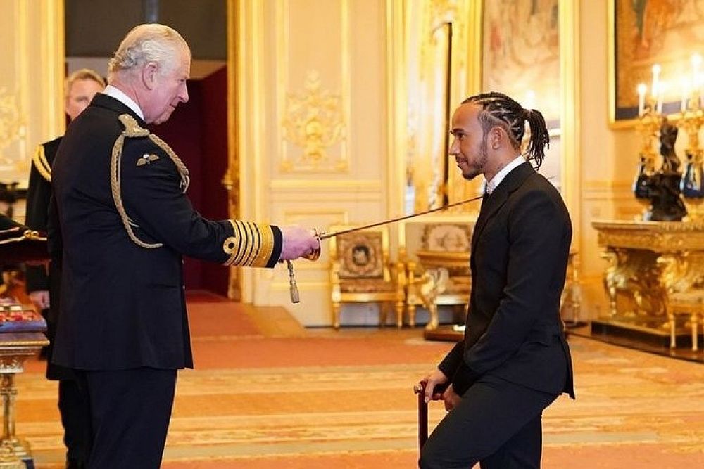 Hamilton, condecorado