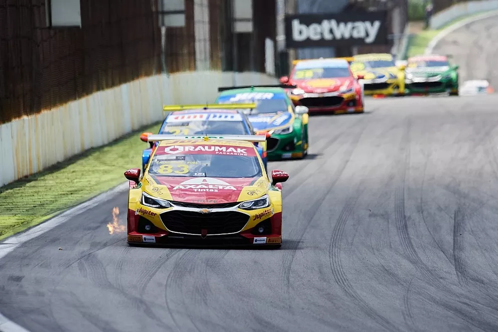 Gabriel Casagrande lidera pelot&atilde;o em Interlagos
