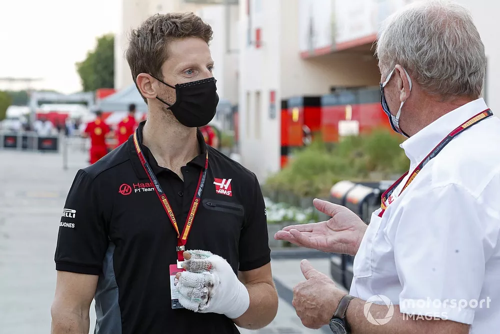 Romain Grosjean, Haas F1, talks to Helmut Marko, Consultant, Red Bull Racing 