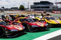 Ferrari zachowuje trzeci samoch&oacute;d