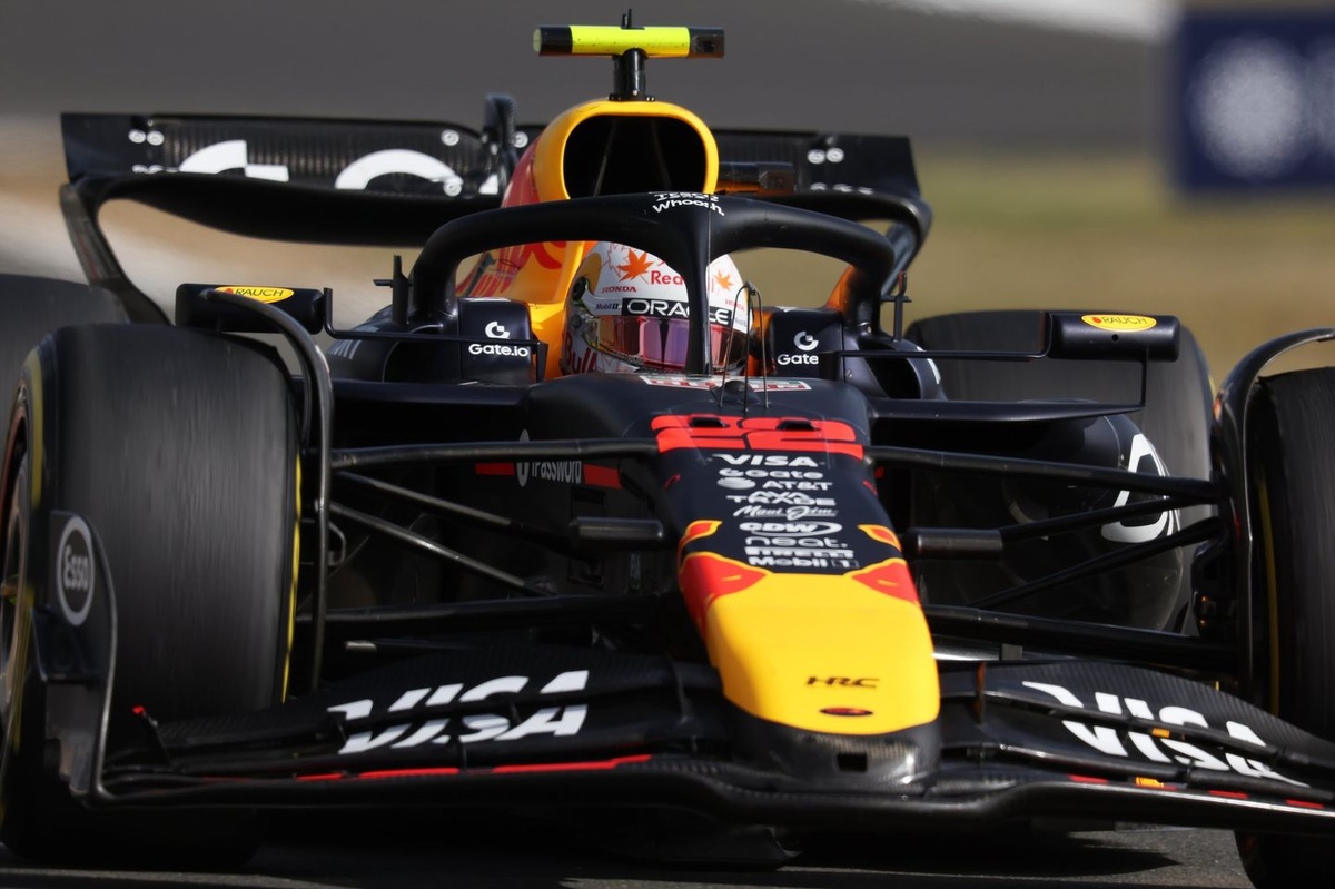 ハ*)様 【限定・非売品】F1 日本GP レッドブル ポストカード 角田裕毅 マ 限定・非売品】F1 日本GP レッドブル ポストカード 角田裕毅