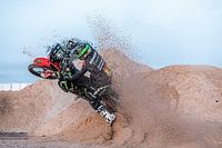 El milagro de Barreda despu&eacute;s de una ca&iacute;da en la que otra moto roz&oacute; su casco