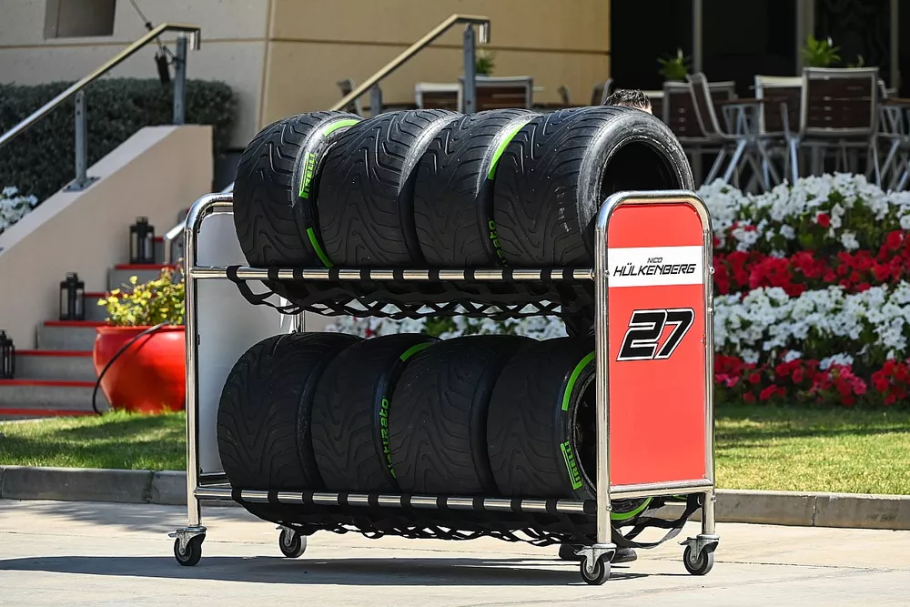 Neumáticos Pirelli en un carro de Haas F1 Team.
