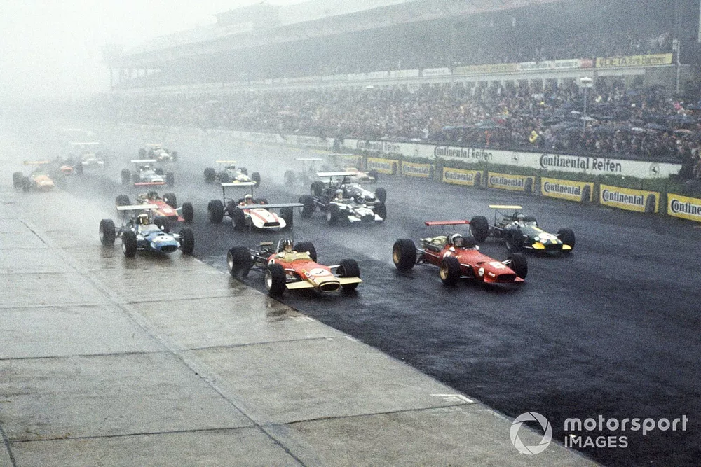 Start: Chris Amon, Ferrari 312 leads