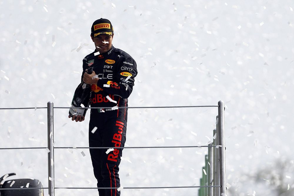 Podio: tercer lugar Sergio Pérez, Red Bull Racing