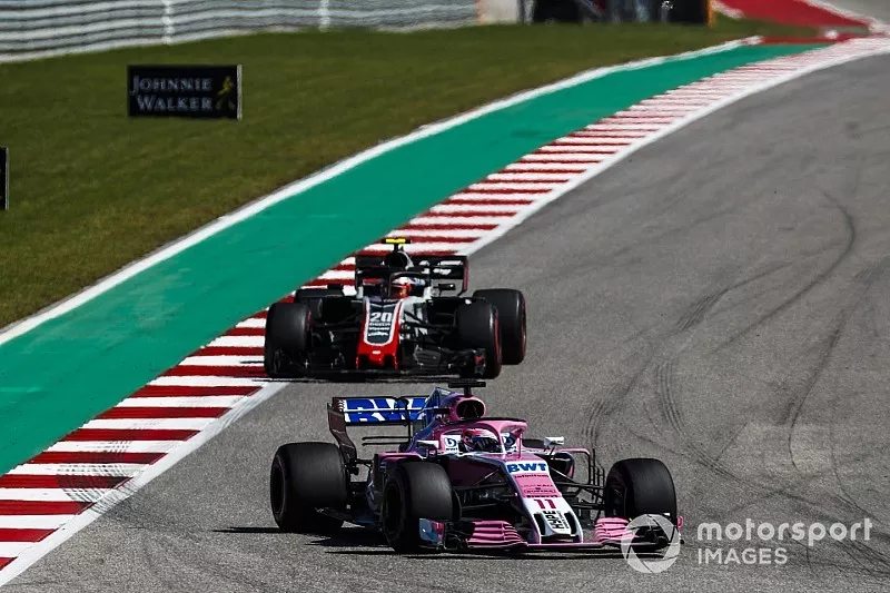 Sergio Perez, Racing Point Force India VJM11, voor Kevin Magnussen, Haas F1 Team VF-18