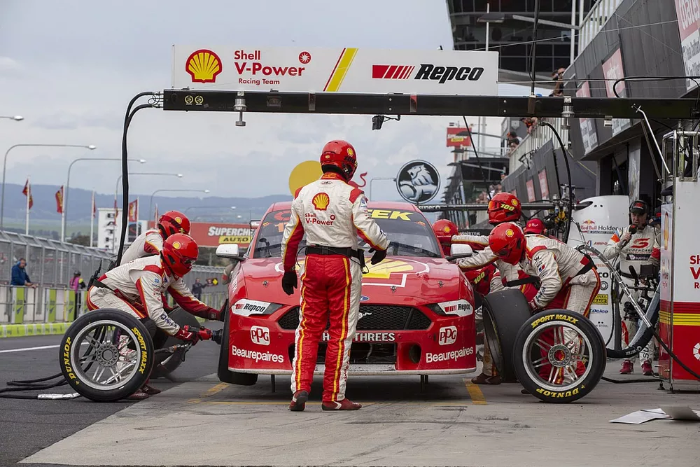 Scott McLaughlin, DJR Team Penske Ford in the pits
