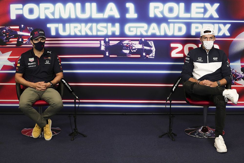 Sergio Pérez, Red Bull Racing  y Pierre Gasly, AlphaTauri en la conferencia de prensa