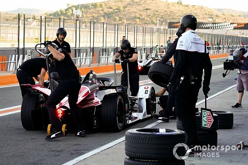 Arr&ecirc;t au stand pour Andre Lotterer, Porsche, Porsche 99x Electric