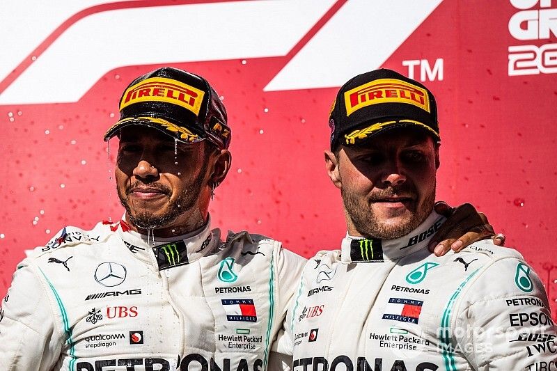 Podio: segundo lugar Lewis Hamilton, Mercedes AMG F1, ganador de la carrera Valtteri Bottas, Mercedes AMG F1