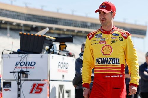 NASCAR anuncia multa a Logano, suspensión tras una pelea y más sanciones