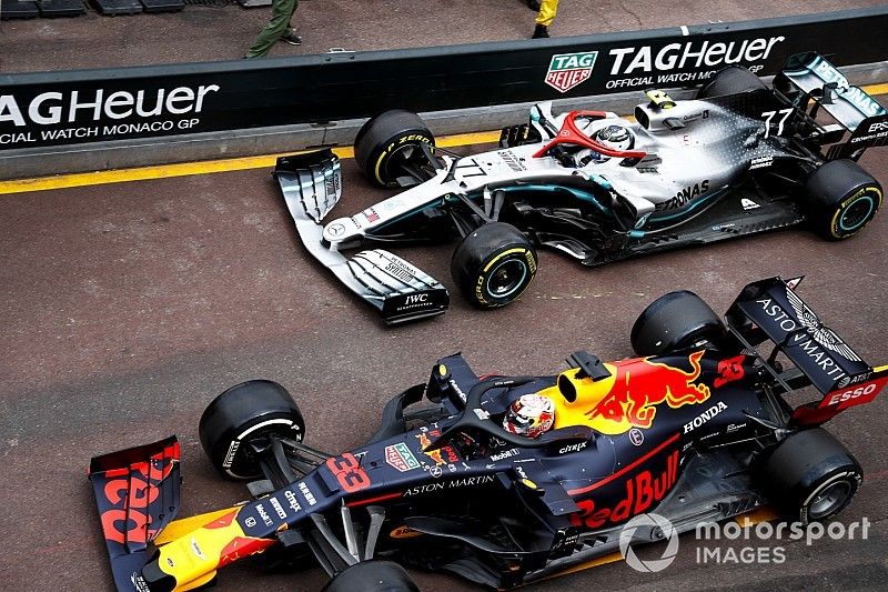 Max Verstappen, Red Bull Racing RB15, and Valtteri Bottas, Mercedes AMG W10, battle in the pit lane