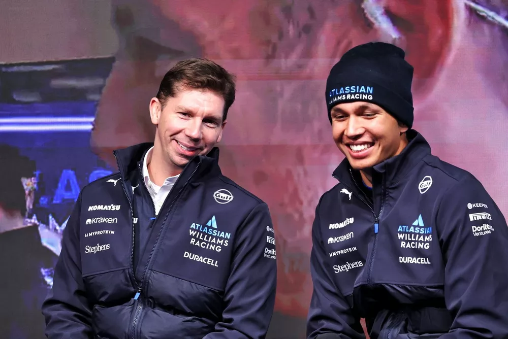 James Vowles, director, con Alex Albon, William