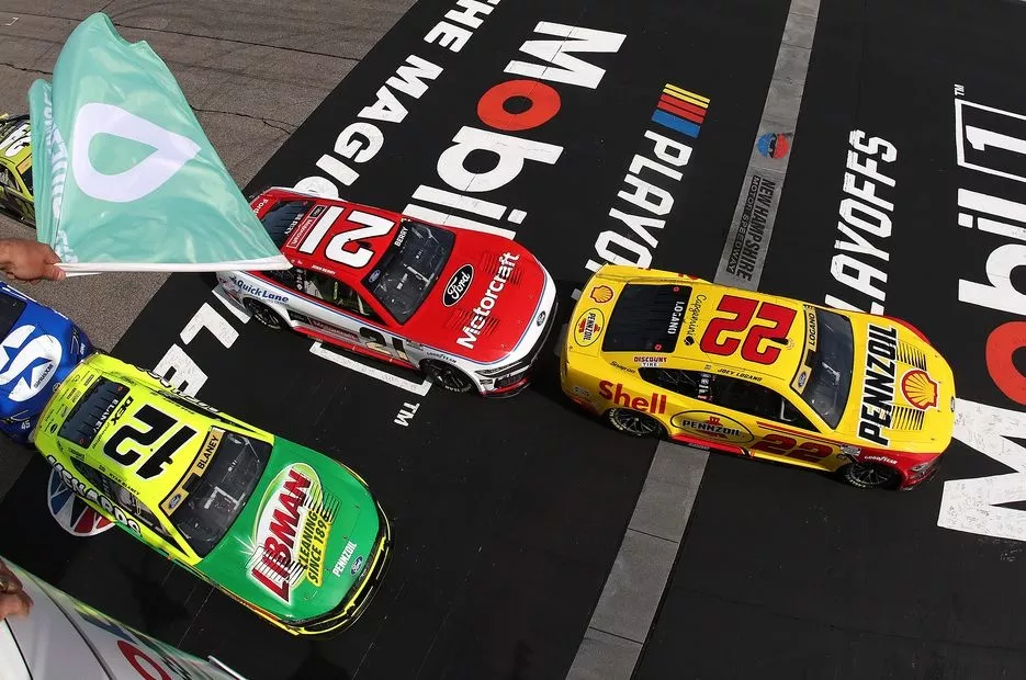 Joey Logano, Team Penske Ford, Josh Berry, Wood Brothers Racing Ford, Ryan Blaney, Team Penske Ford
