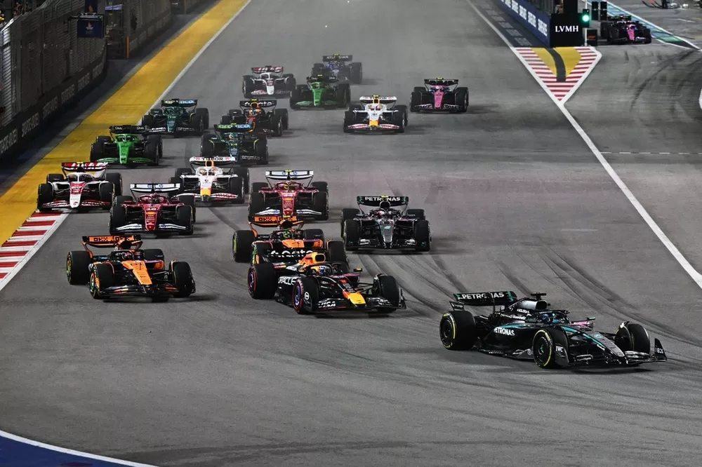 Oscar Piastri, McLaren, Max Verstappen, Red Bull Racing, George Russell, Mercedes