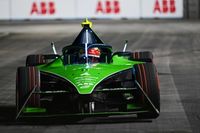 Frijns naar ziekenhuis na E-Prix Londen, Wehrlein zet stap naar FE-titel