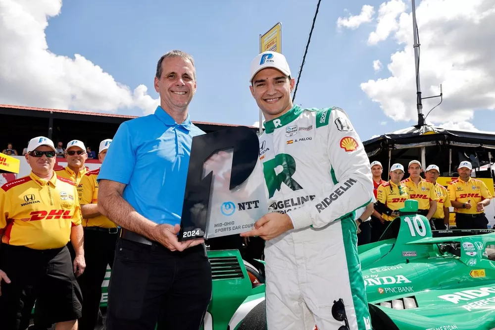 Alex Palou, Chip Ganassi Racing Honda, NTT P1 Award, Pole, celebration